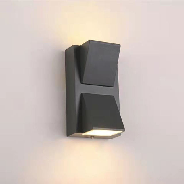 2700-6500K Color Temperature Garden Led Wall Light Fixtures with Polycarbonate Diffuser